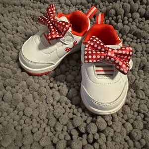 Sz 2 infant Minnie Mouse tennis shoes w/ polka dot Velcro bow